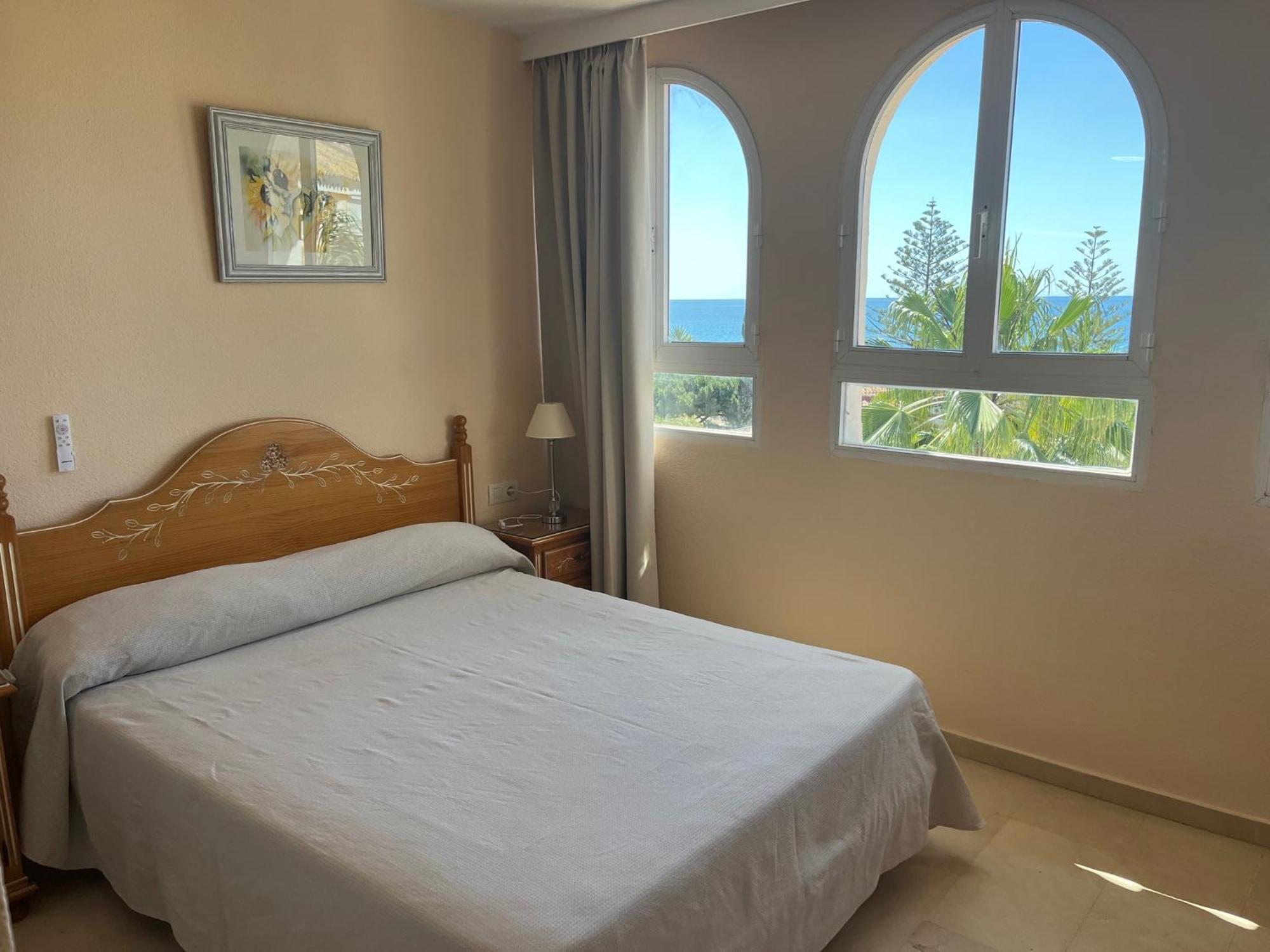 Appartamento Playa Real Marbella Esterno foto